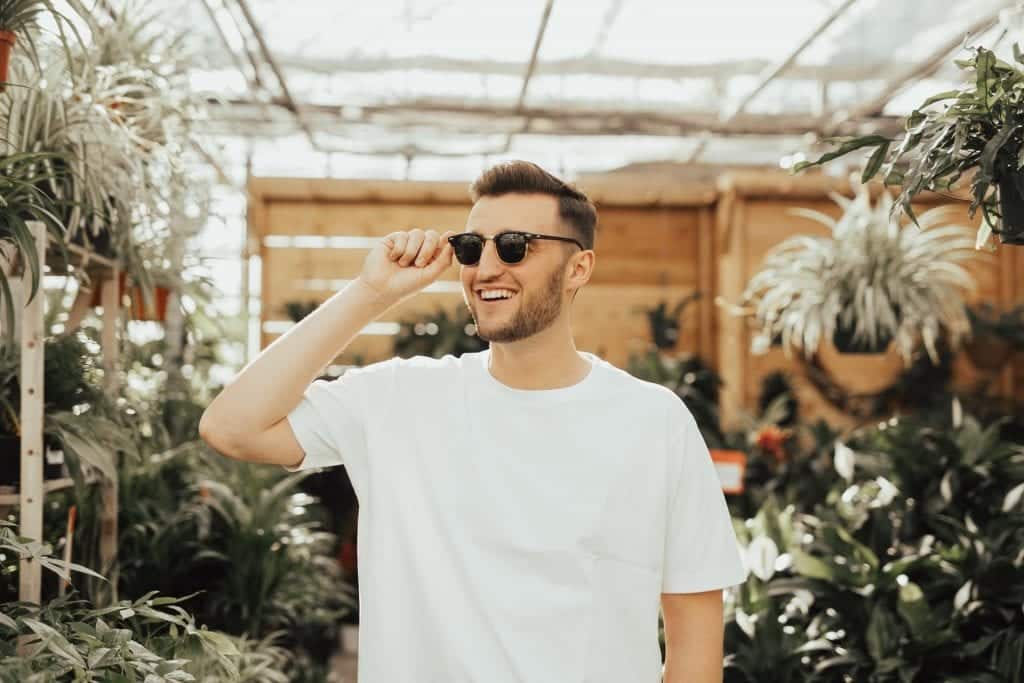 20 Pros and Cons of Dating a Pisces Man: the Good, the Bad and the Ugly!